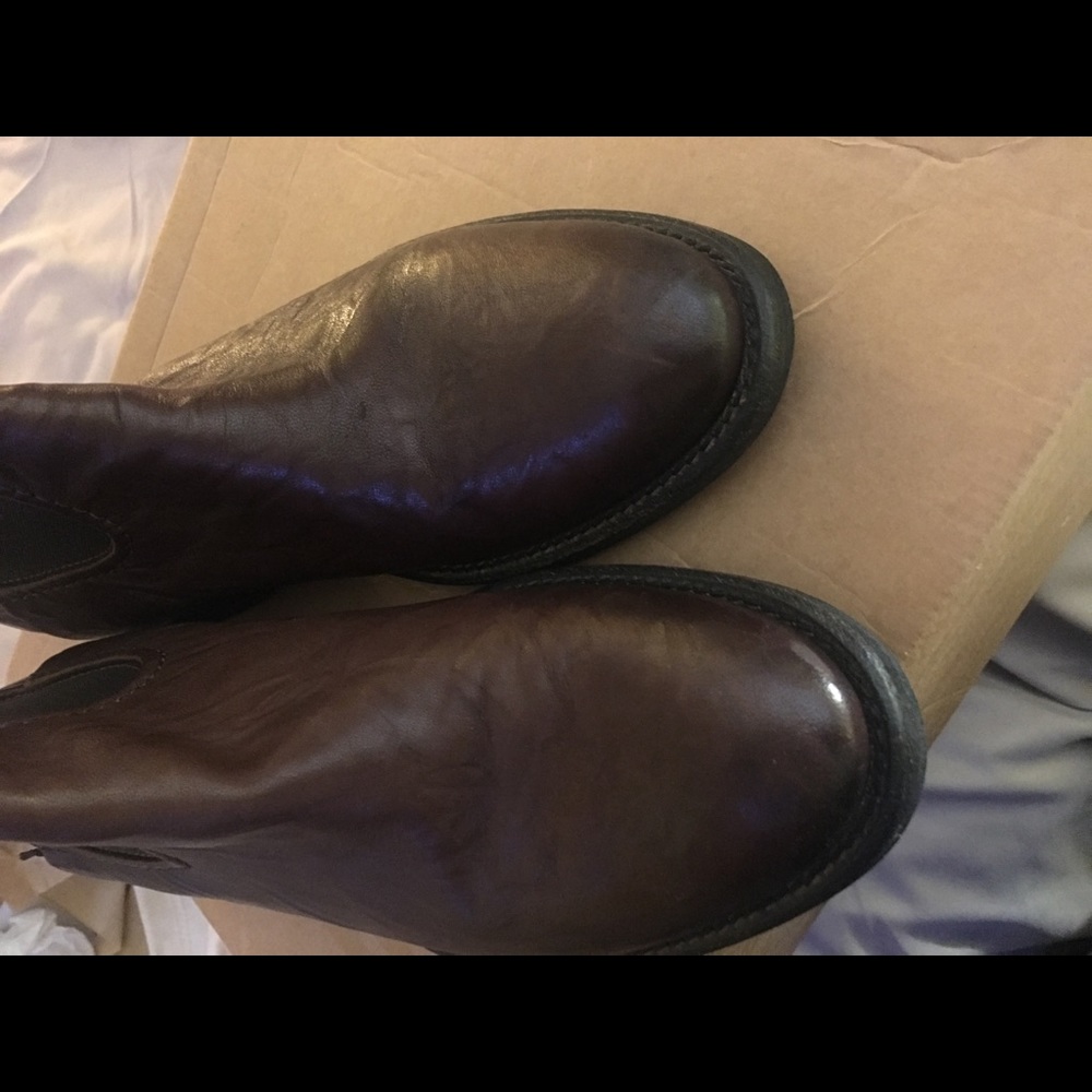 Size 9 men boots Diesel with dust bag